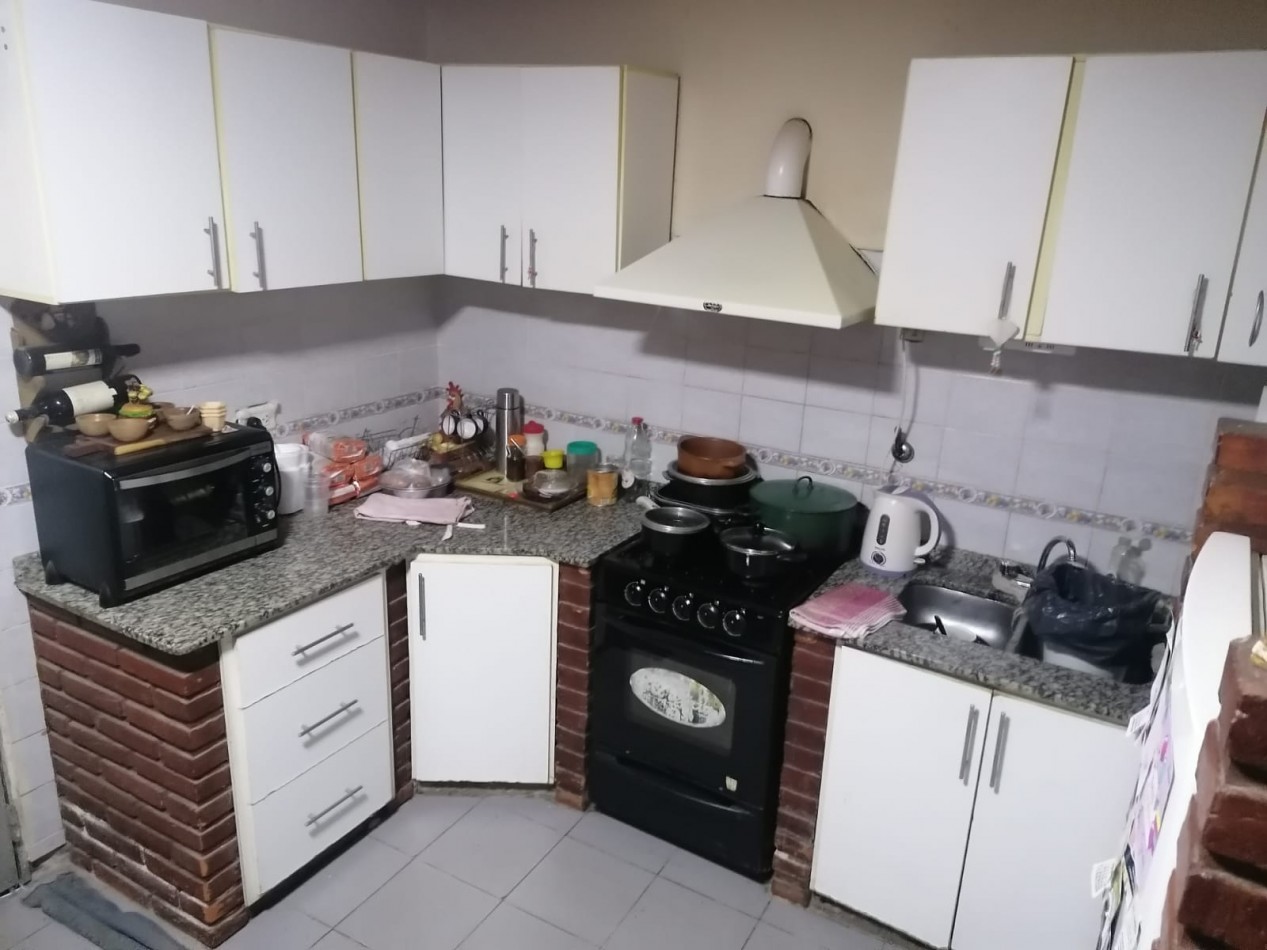 VENDO CASA CON GALPON - LABORDE CBA.-