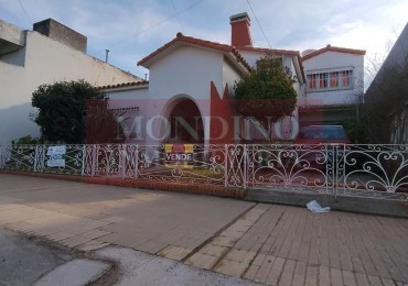 VIVI FRENTE LA PLAZA - VENDO IMPORTANTE CASA MONTE MAIZ -